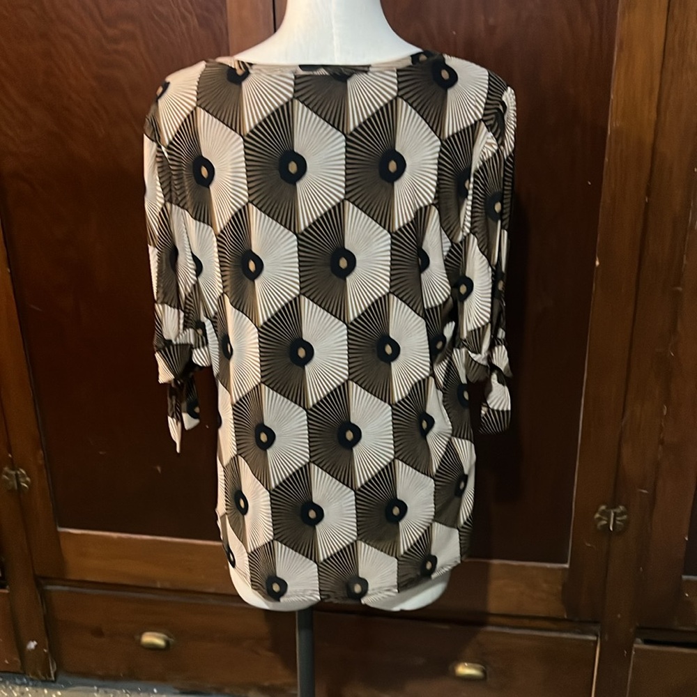 Geometric Patterned Women's Top - Picture 2 of 2